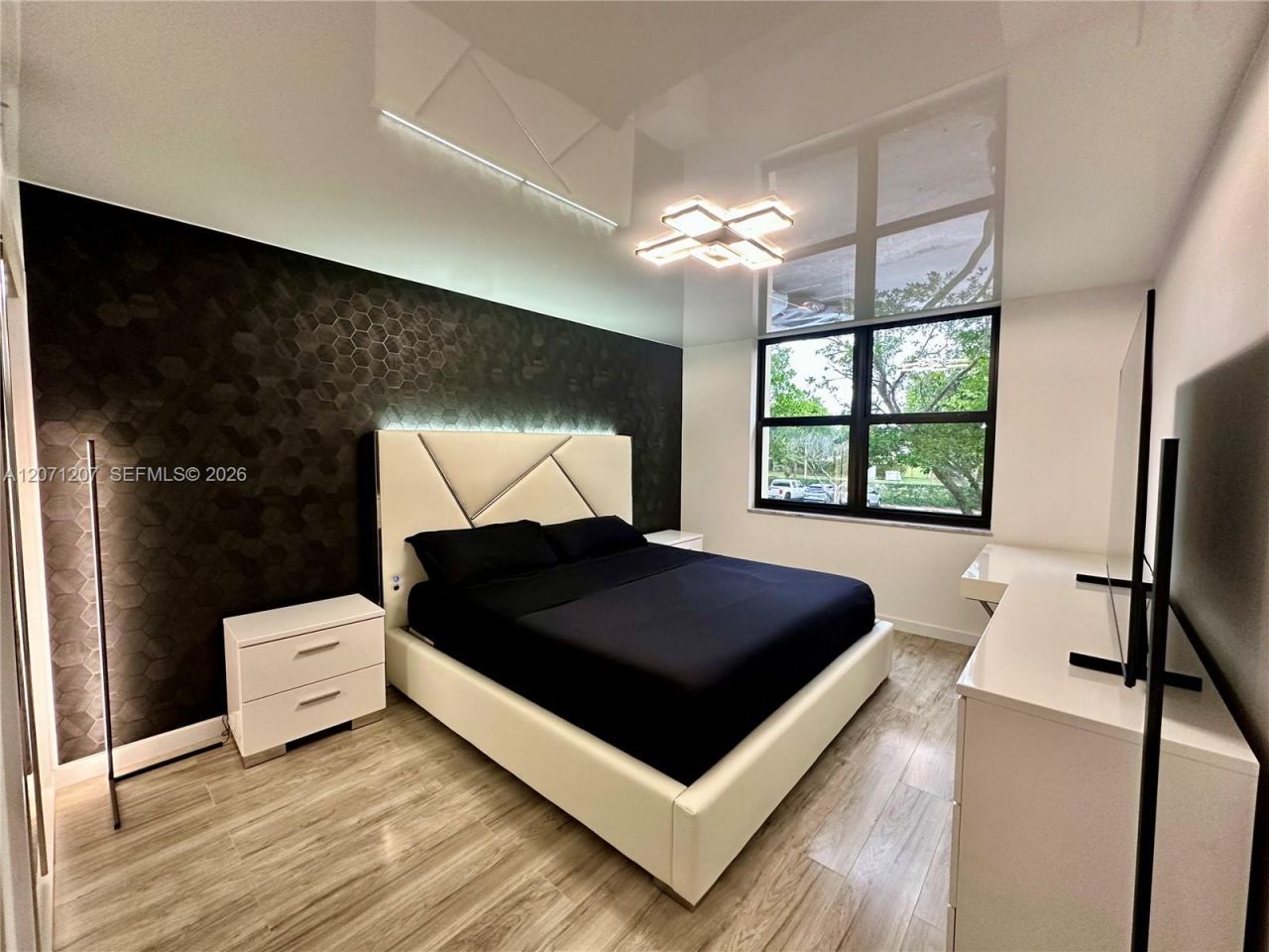 671 NE 195th St , Unit 205E, Miami, FL 33179 Photo