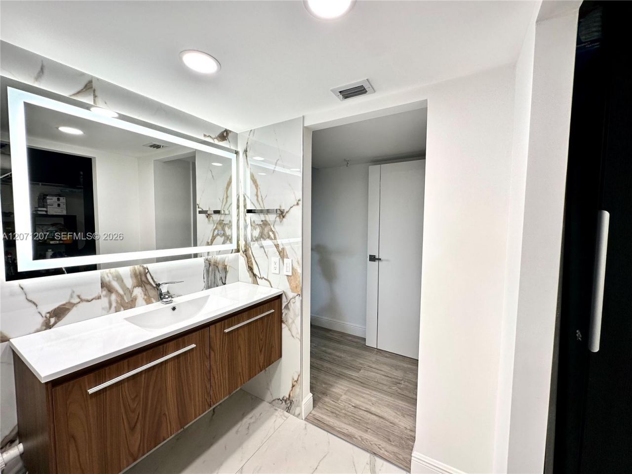 671 NE 195th St , Unit 205E, Miami, FL 33179 Photo
