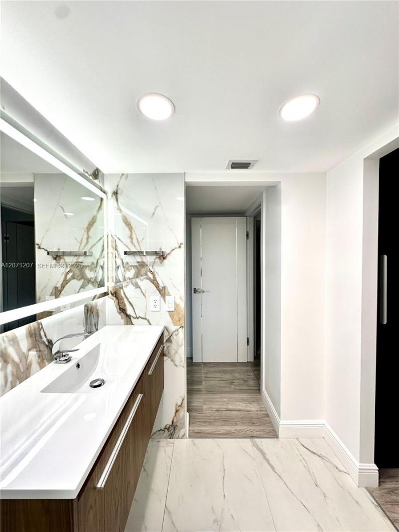 671 NE 195th St , Unit 205E, Miami, FL 33179 Photo