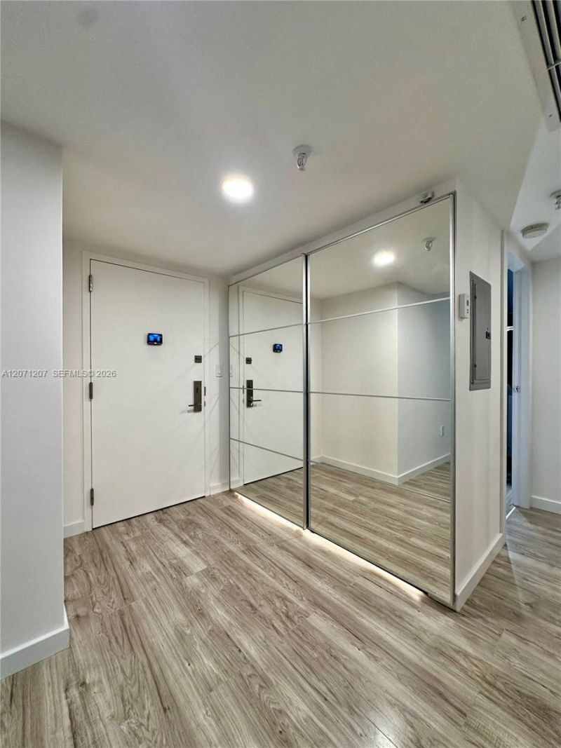 671 NE 195th St , Unit 205E, Miami, FL 33179 Photo