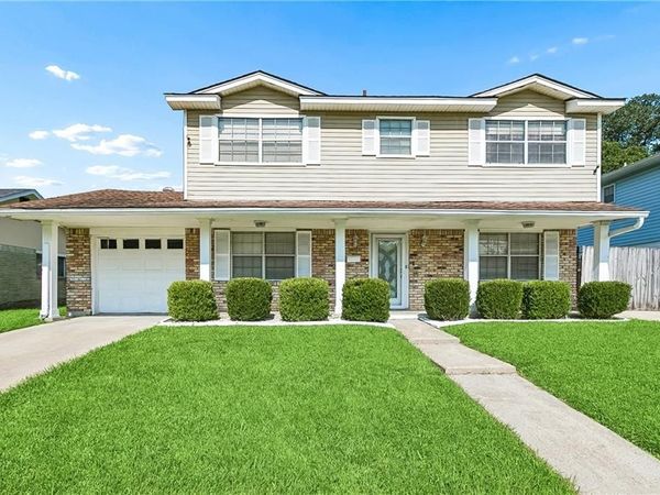 1945 MEDIAMOLLE Drive , New Orleans, LA 70114