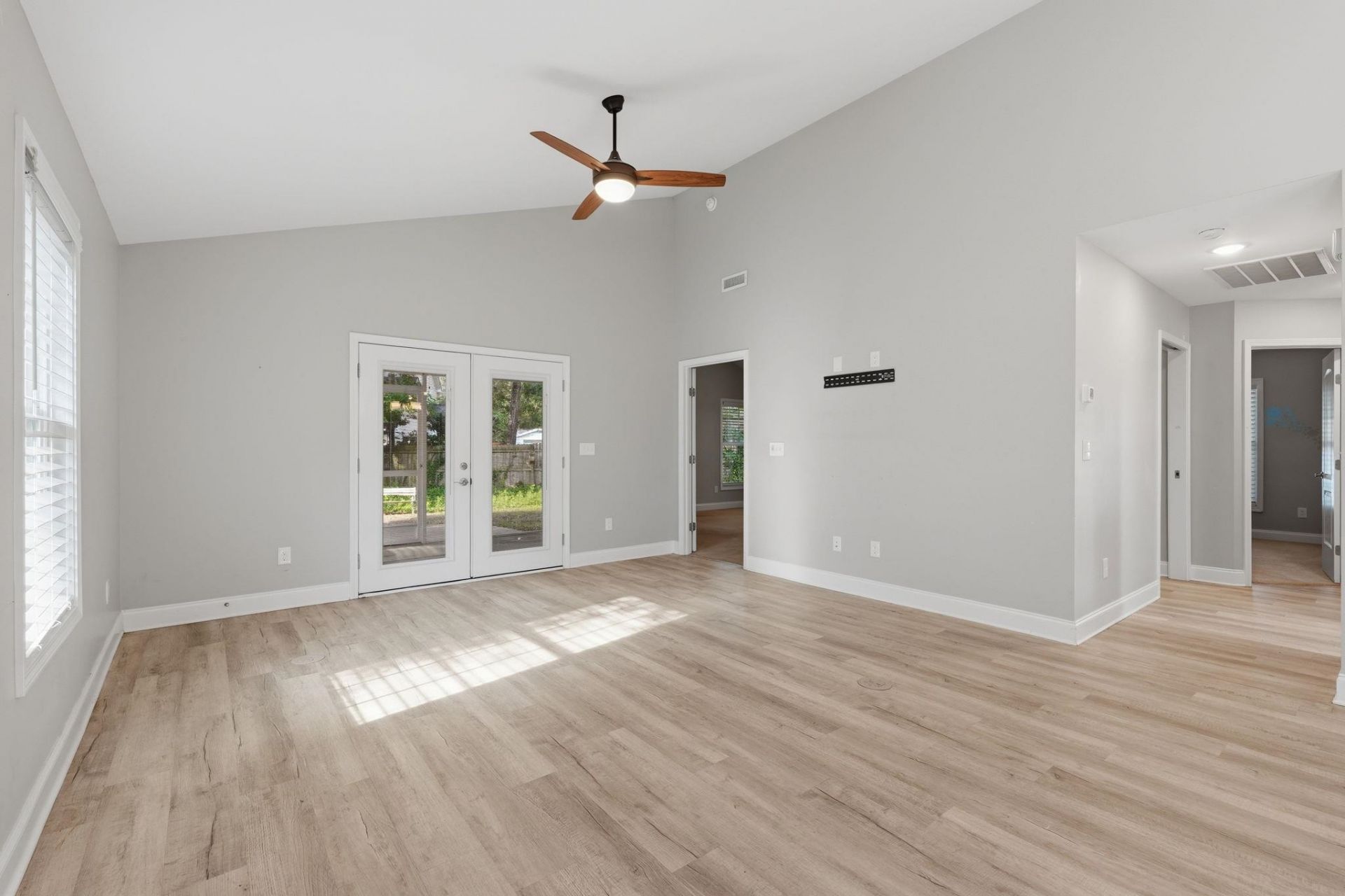 534 Waverly Loop Photo 10