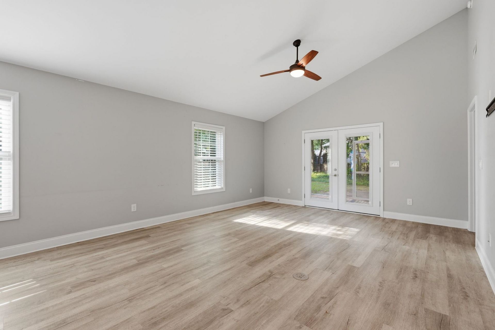 534 Waverly Loop Photo 11