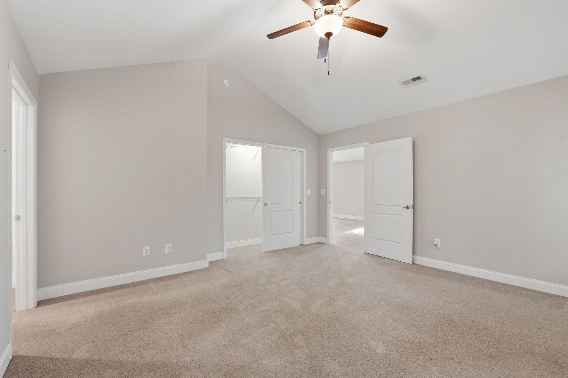 534 Waverly Loop Photo 17