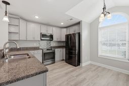 534 Waverly Loop photo 4