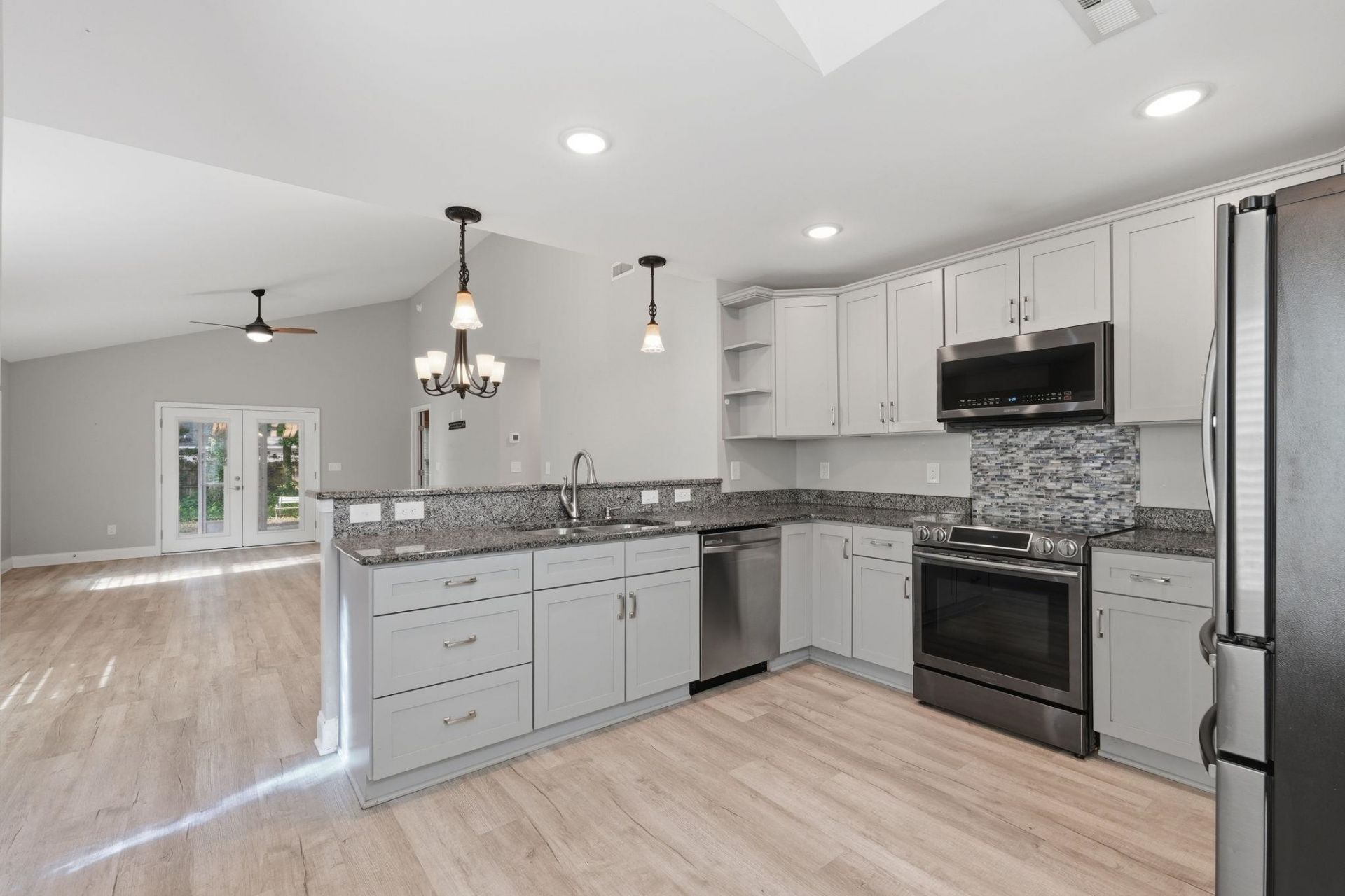 534 Waverly Loop Photo 6