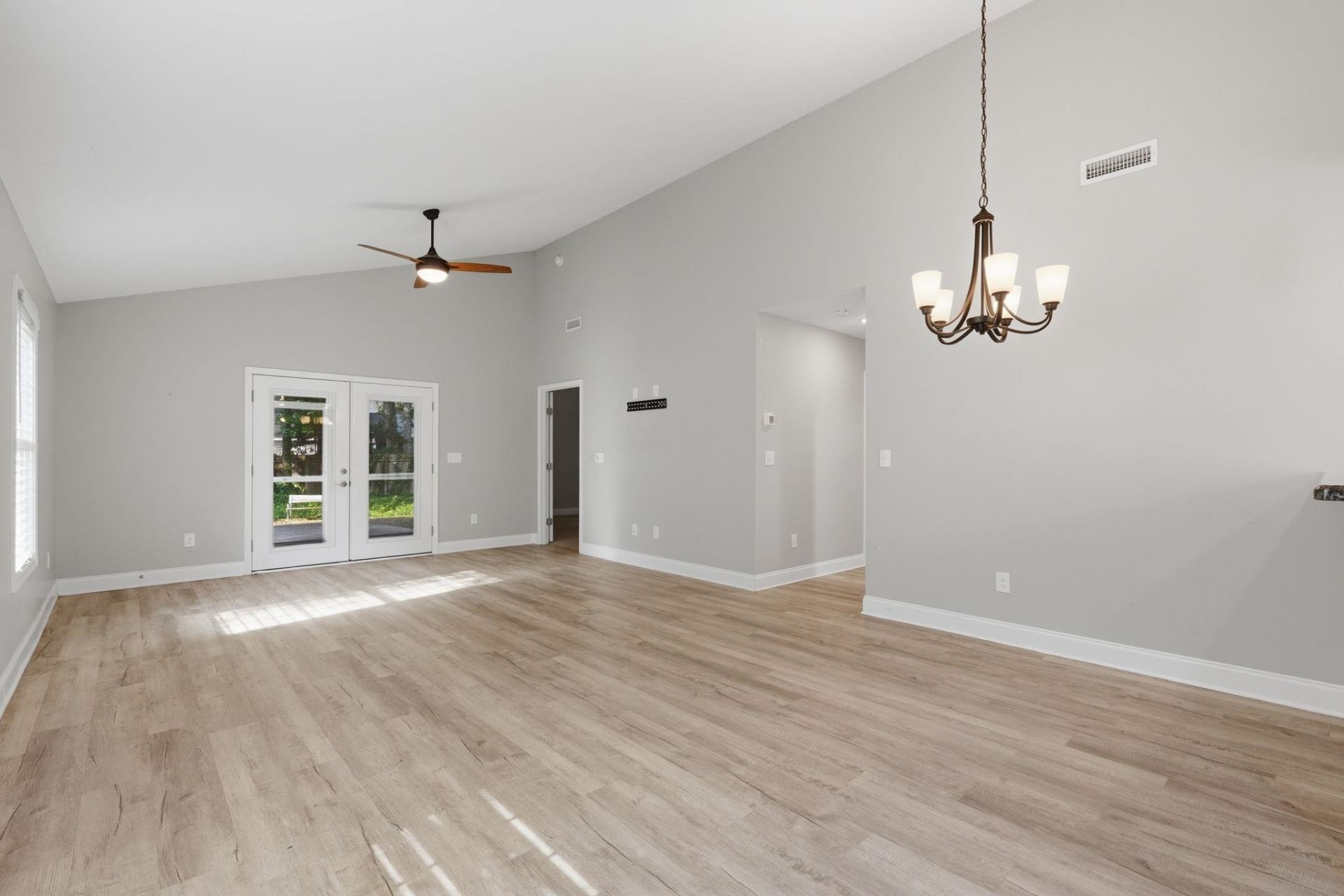 534 Waverly Loop Photo 9
