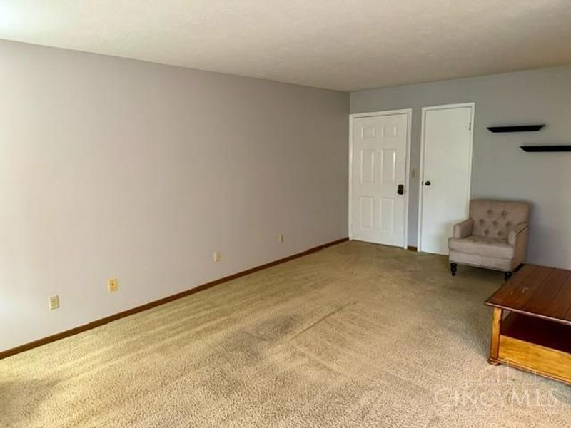 5170 Old Oak Trail, Unit 21, Cincinnati, OH 45238 Photo 2