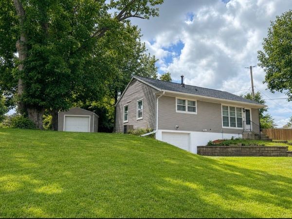 1101 38th Street SE, Cedar Rapids, IA 52403