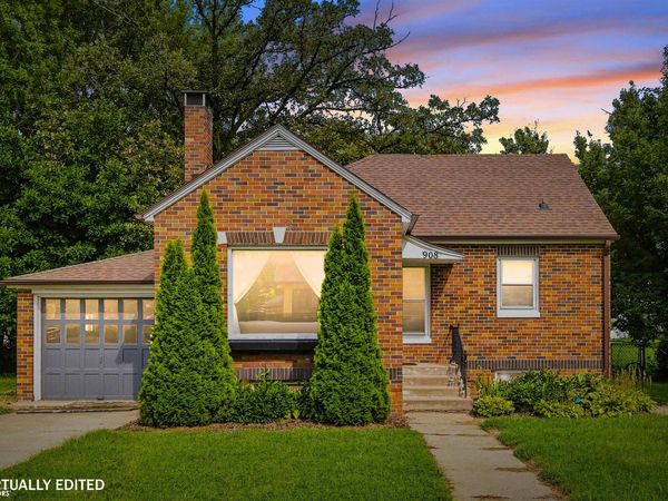 908 Elm Street, Grinnell, IA 50112