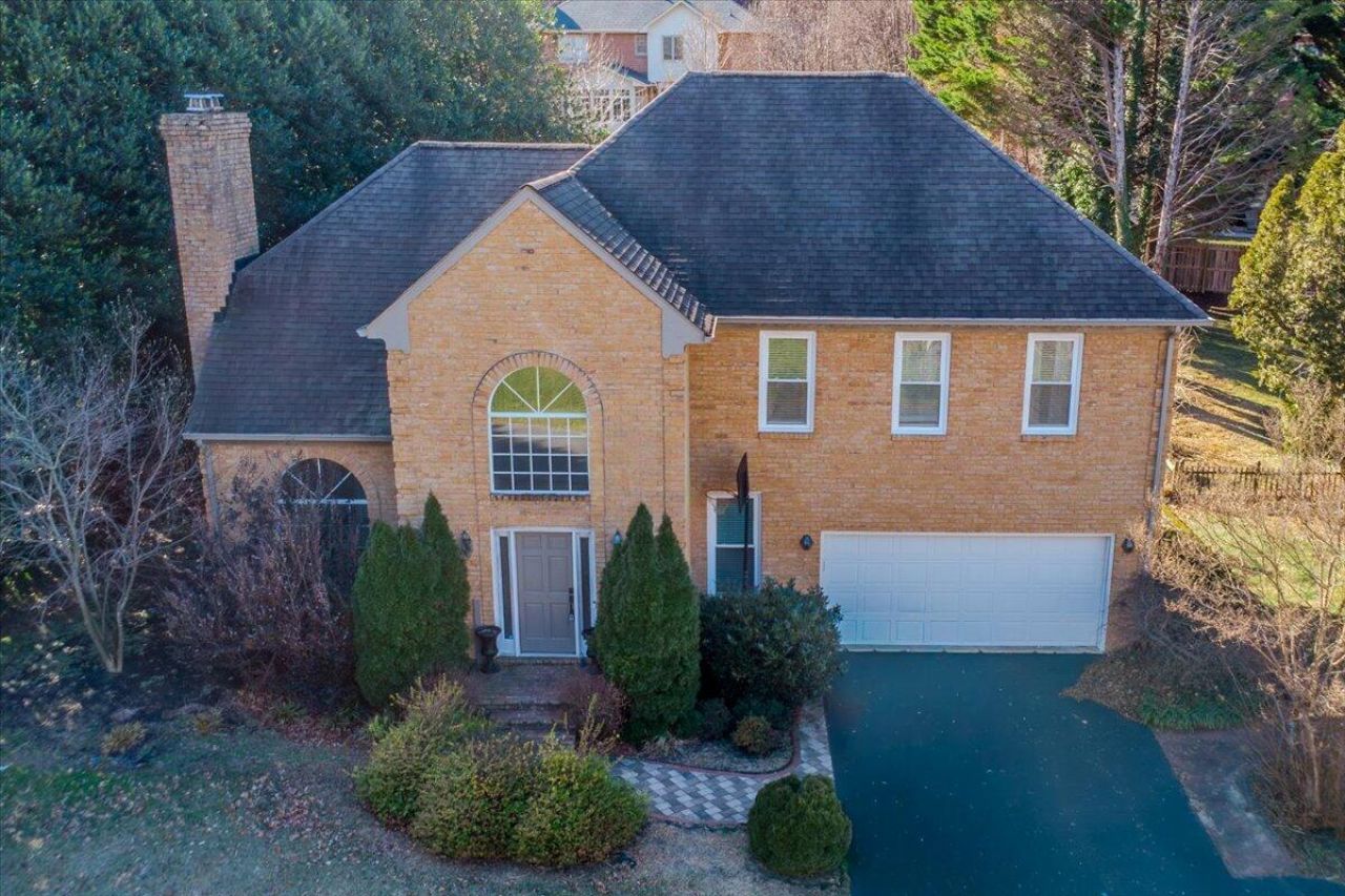 5116 Meadow Creek Dr, Roanoke, VA 24018 Main Photo