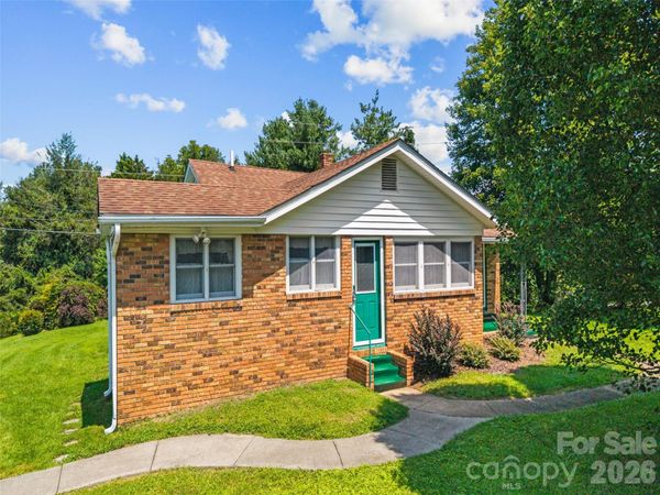 53 Salem Road, Weaverville, NC 28787