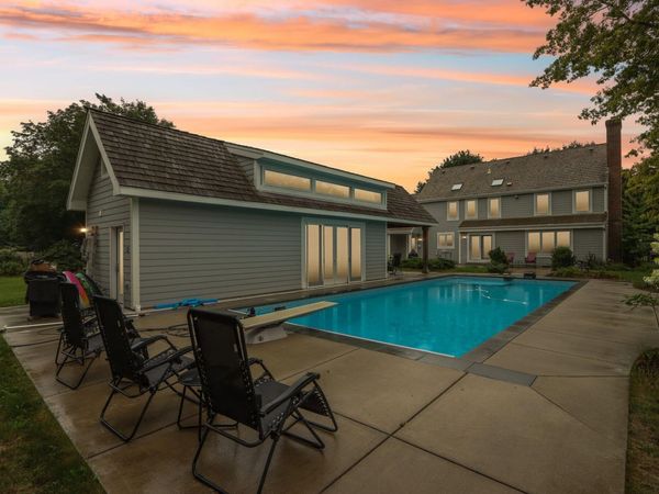 165 Hickory Dr, Delafield, WI 53018