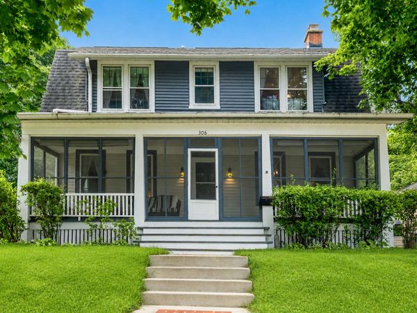 306 Park Ave, Pewaukee, WI 53072