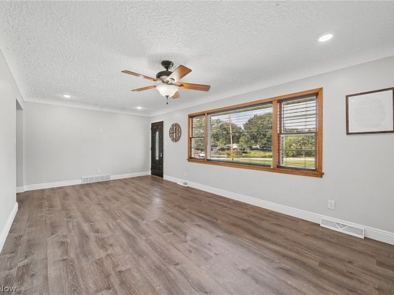 1264 Everbright Drive, Uniontown, OH 44685 Photo 10