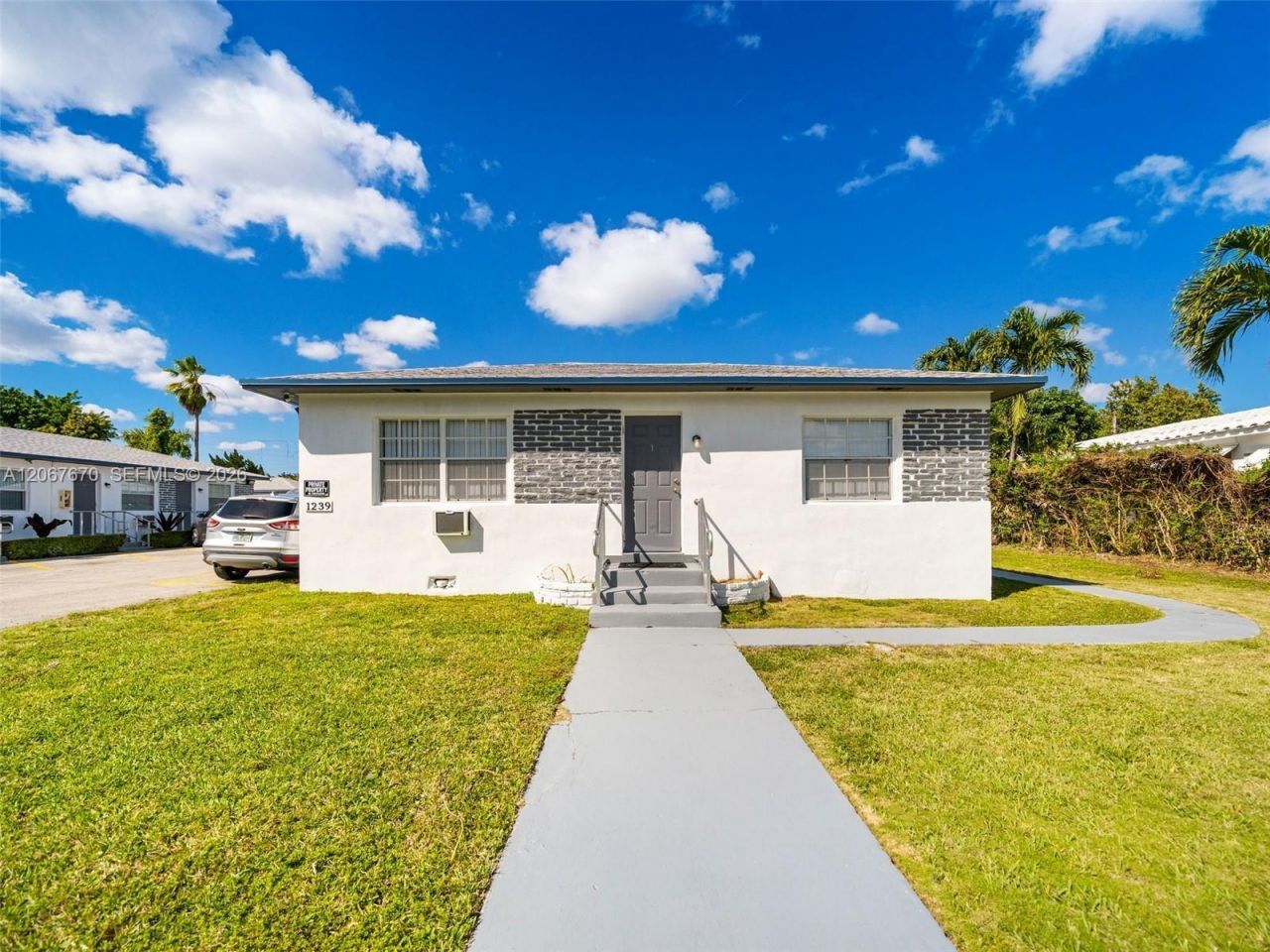 1239 NE 110th St , Miami, FL 33161 Photo