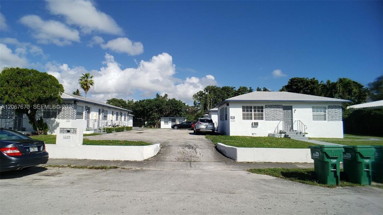 1239 NE 110th St , Miami, FL 33161 Photo