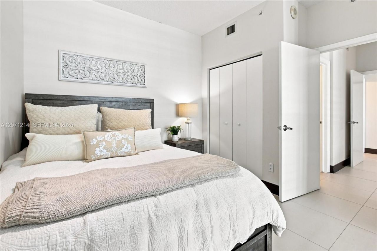 60 SW 13th St , Unit 4602, Miami, FL 33130 Photo