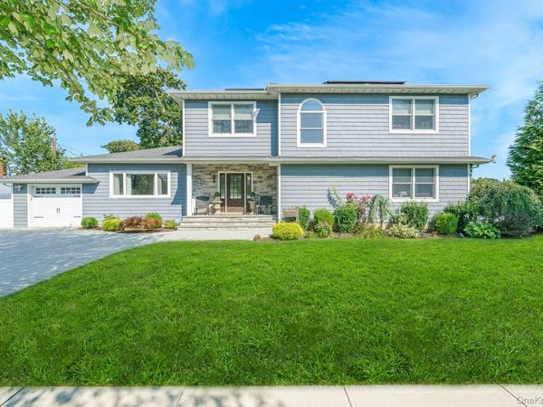 1989 Corral Path , Seaford, NY 11783