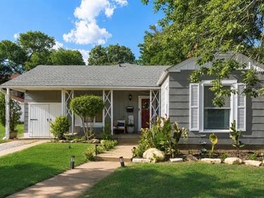4024 Calmont Avenue, Fort Worth, TX 76107