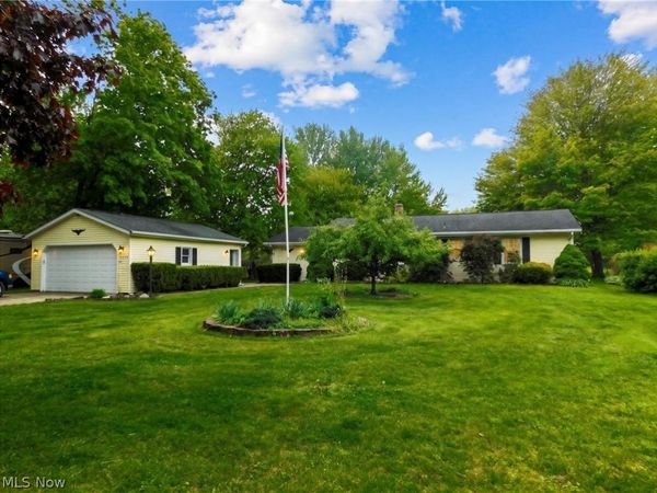7386 Lake Road , Madison, OH 44057