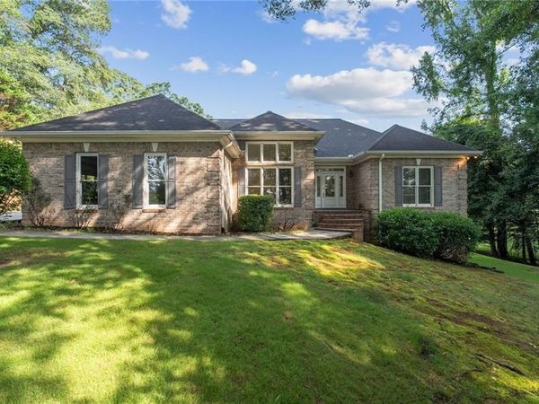 536 Peachtree Road , Hoschton, GA 30548