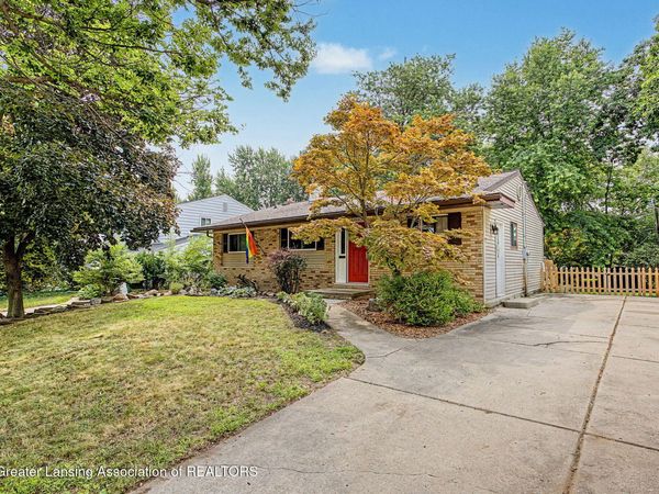 2600 Darien Drive, Lansing, MI 48912