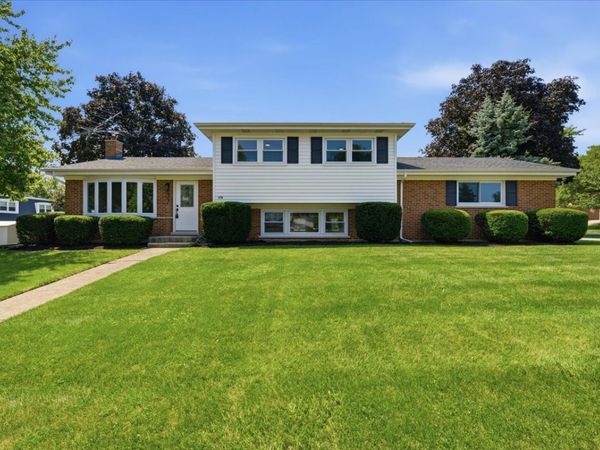 37 E Weathersfield Way , Schaumburg, IL 60193