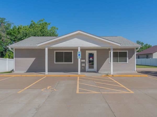 808 S Washington Boulevard , Camanche, IA 52730