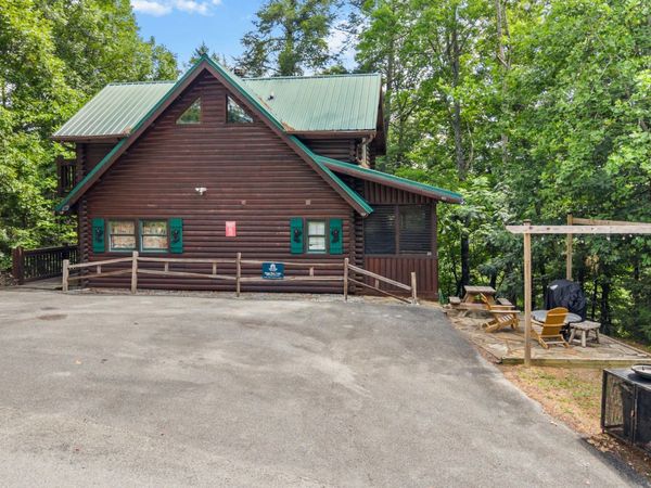 2810 Ridge Creek Circle , Sevierville, TN 37876