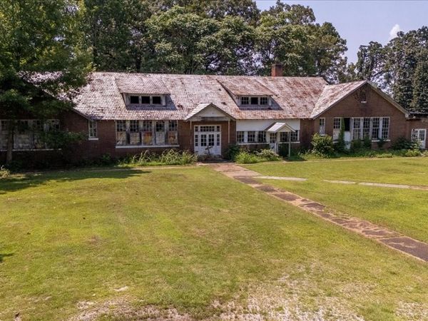 16 Iron City Rd , Saint Joseph, TN 38481