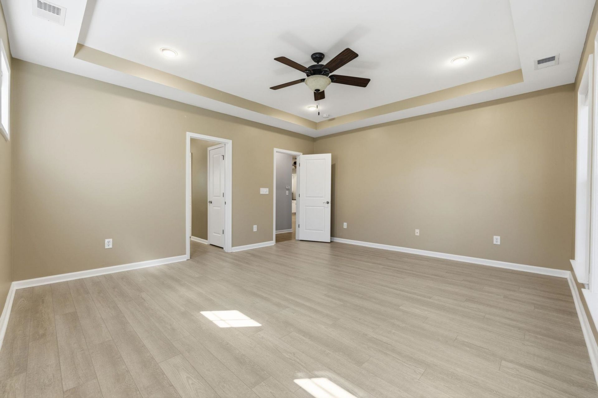 732 Dreamland Dr. Photo 22