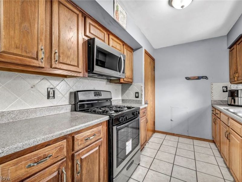 10615 Bellaire Road, Cleveland, OH 44111 Photo 7