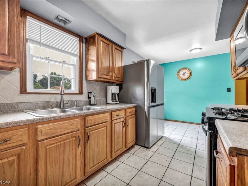 10615 Bellaire Road, Cleveland, OH 44111 Photo 8