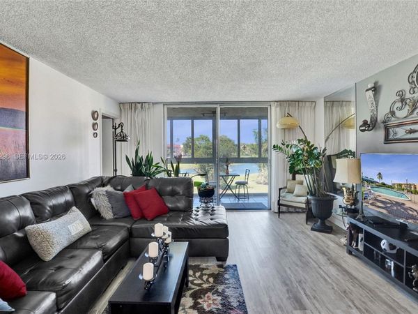 9461 Sunrise Lakes Blvd, Unit 208, Sunrise, FL 33322