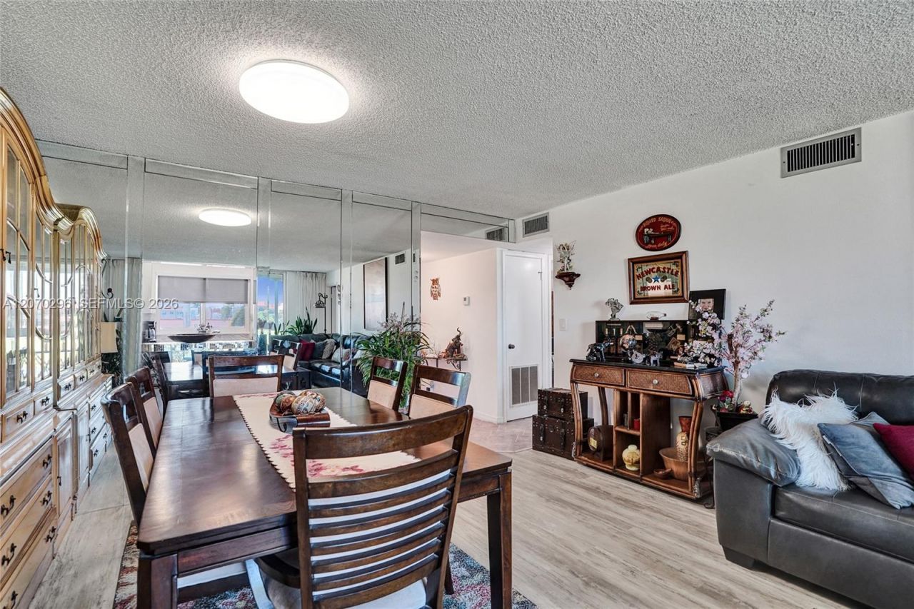 9461 Sunrise Lakes Blvd, Unit 208, Sunrise, FL 33322 Photo