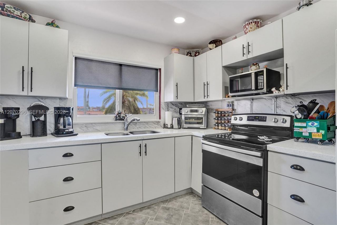 9461 Sunrise Lakes Blvd, Unit 208, Sunrise, FL 33322 Photo