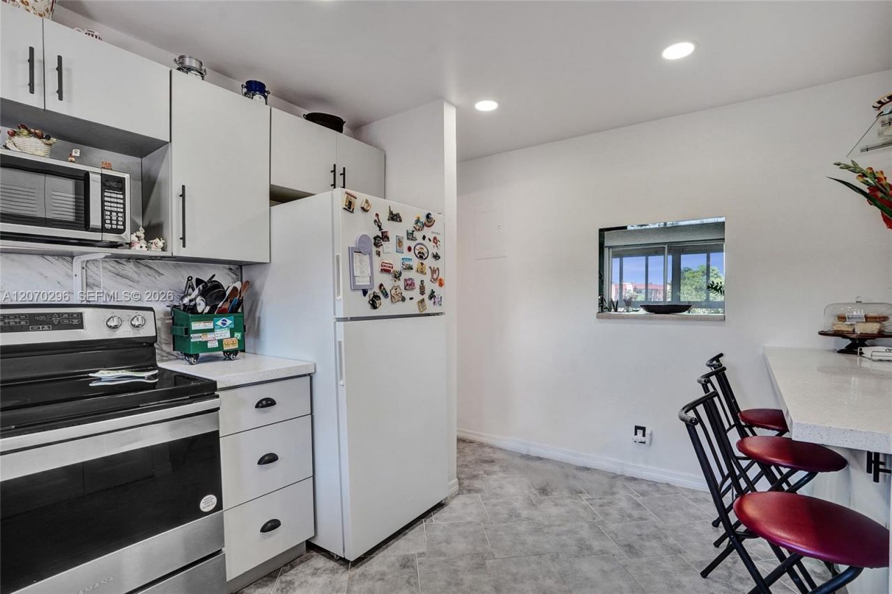 9461 Sunrise Lakes Blvd, Unit 208, Sunrise, FL 33322 Photo