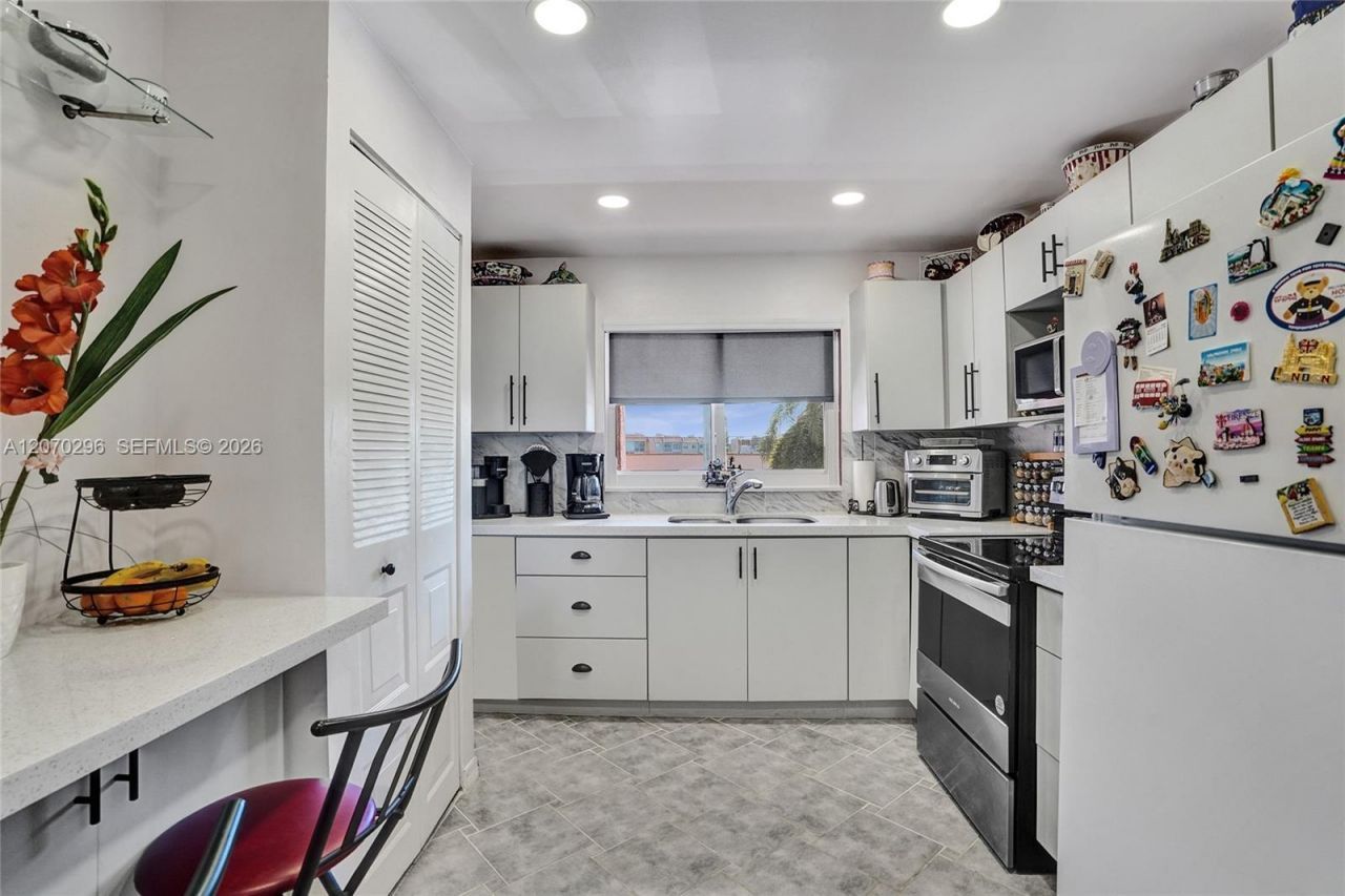 9461 Sunrise Lakes Blvd, Unit 208, Sunrise, FL 33322 Photo