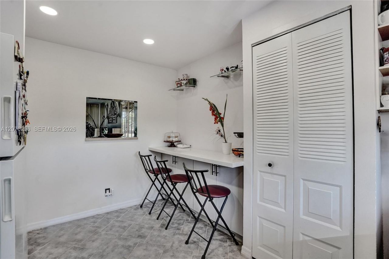 9461 Sunrise Lakes Blvd, Unit 208, Sunrise, FL 33322 Photo