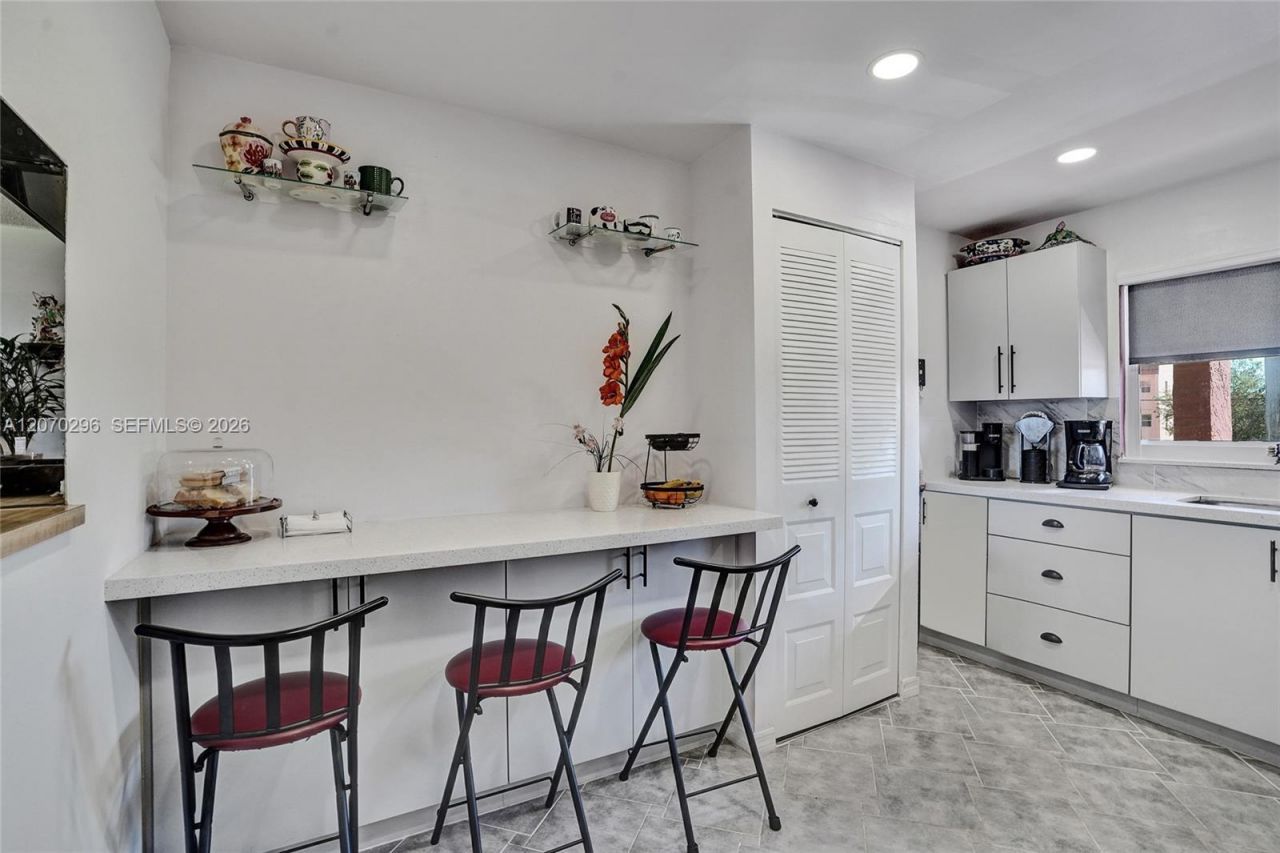 9461 Sunrise Lakes Blvd, Unit 208, Sunrise, FL 33322 Photo