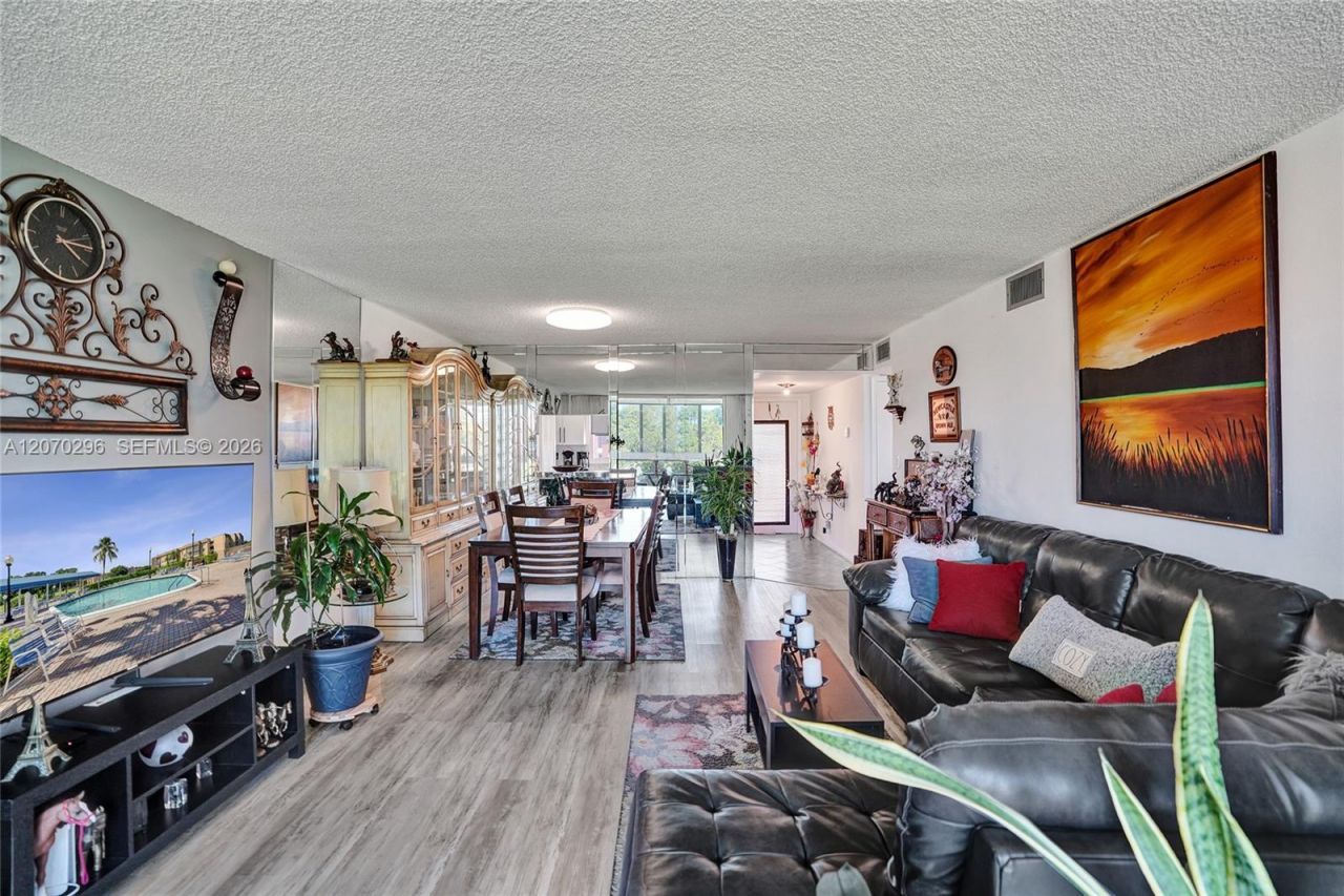 9461 Sunrise Lakes Blvd, Unit 208, Sunrise, FL 33322 Photo