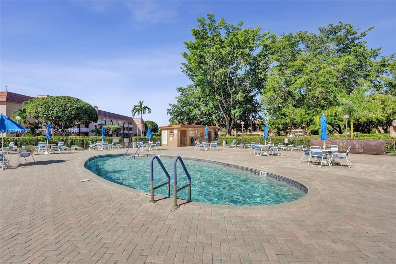9461 Sunrise Lakes Blvd, Unit 208, Sunrise, FL 33322 Photo