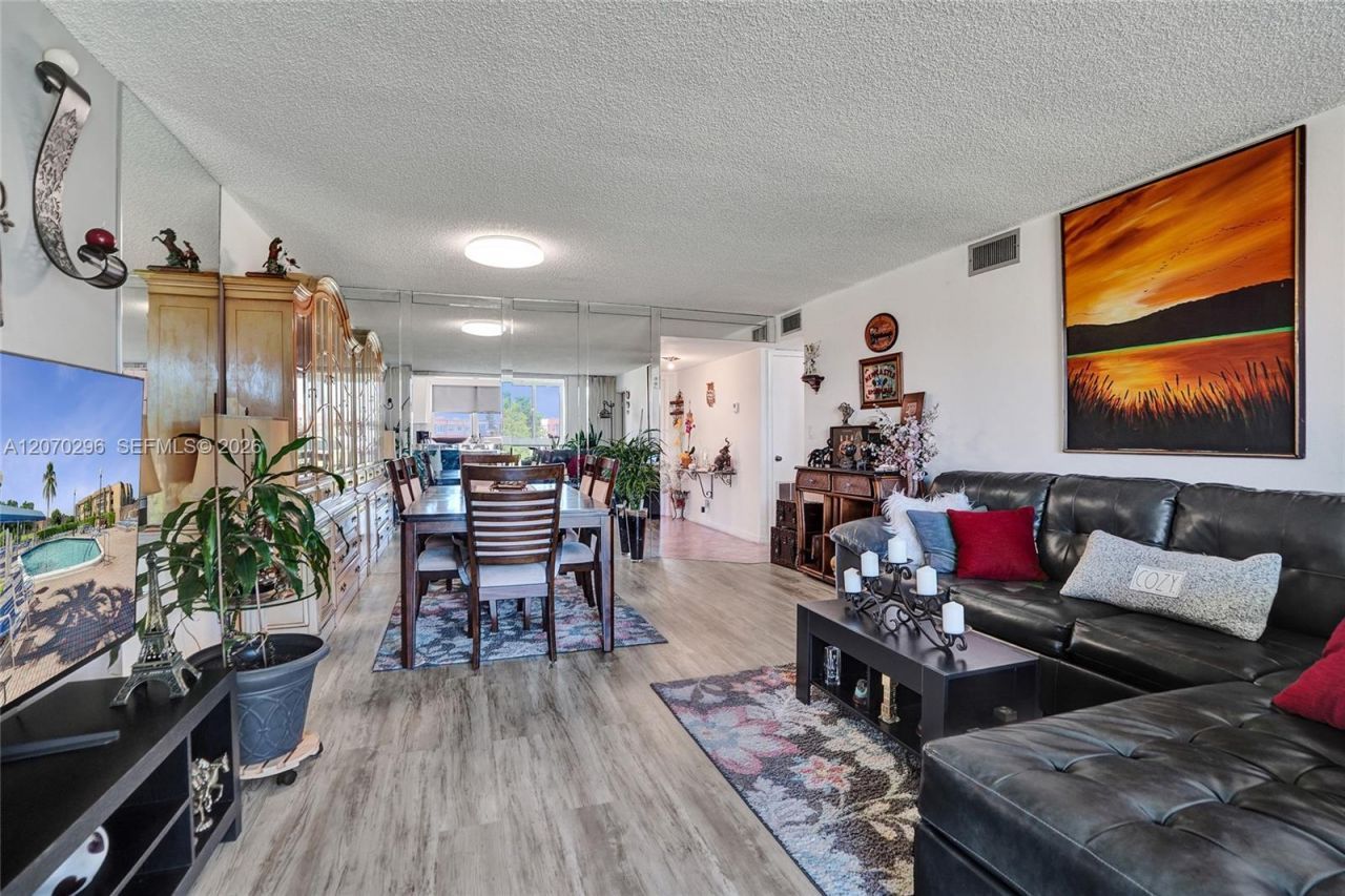9461 Sunrise Lakes Blvd, Unit 208, Sunrise, FL 33322 Photo