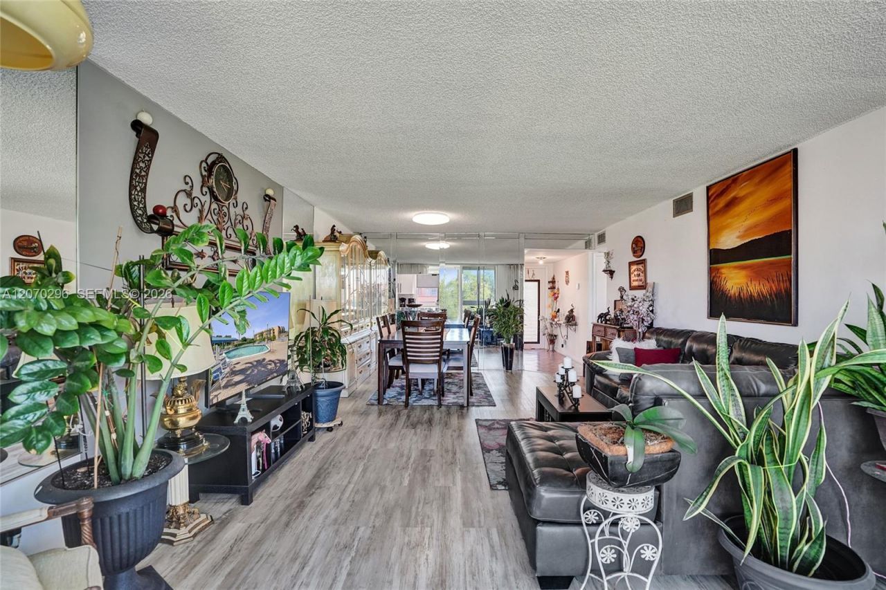 9461 Sunrise Lakes Blvd, Unit 208, Sunrise, FL 33322 Photo
