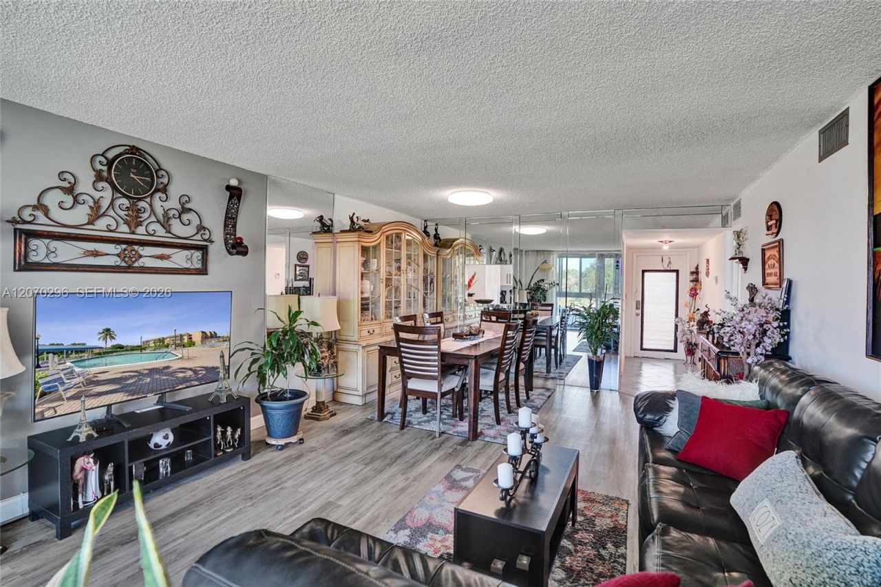 9461 Sunrise Lakes Blvd, Unit 208, Sunrise, FL 33322 Photo