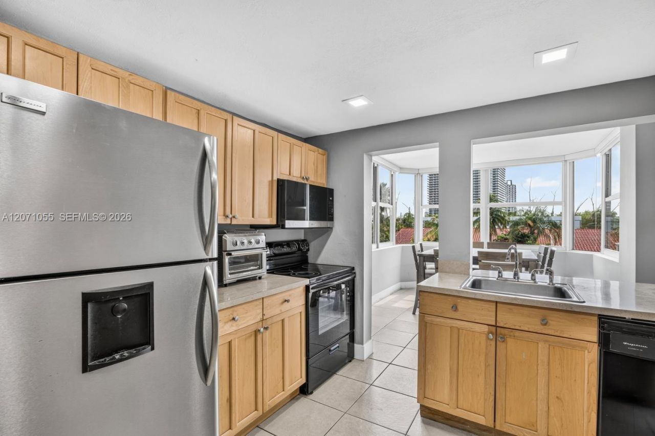 Please Call For Address, Unit 4E, North Miami Beach, FL 33160 Photo