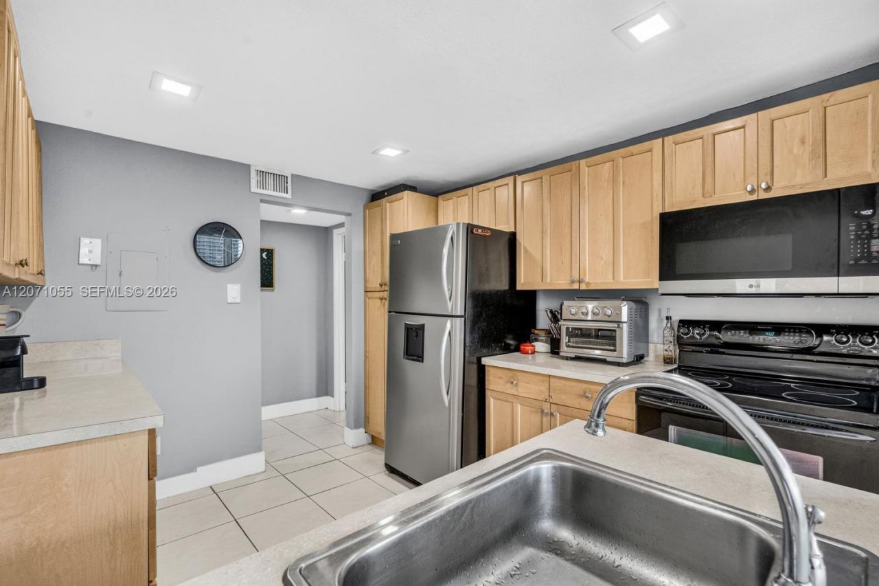 Please Call For Address, Unit 4E, North Miami Beach, FL 33160 Photo