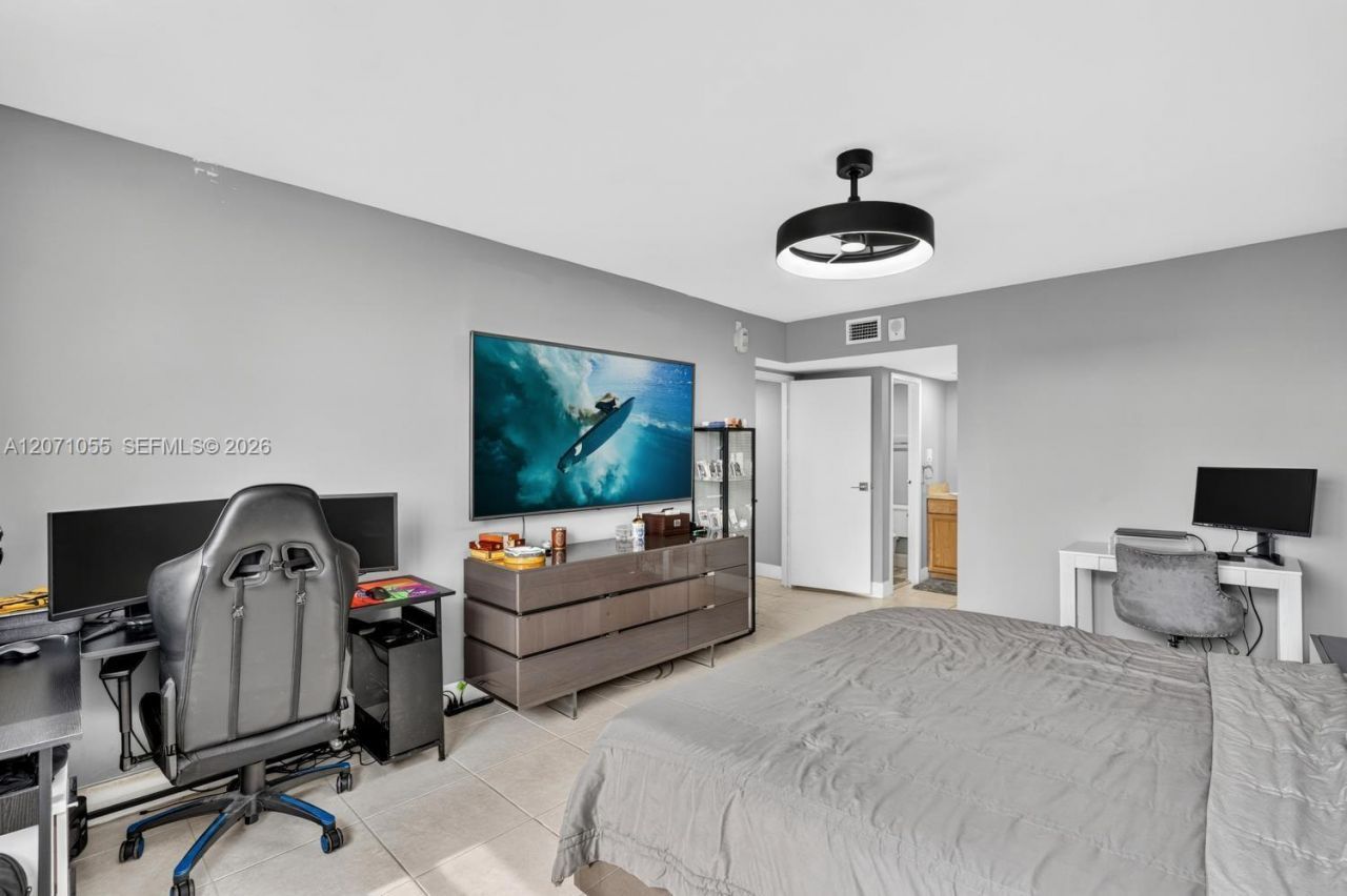 Please Call For Address, Unit 4E, North Miami Beach, FL 33160 Photo