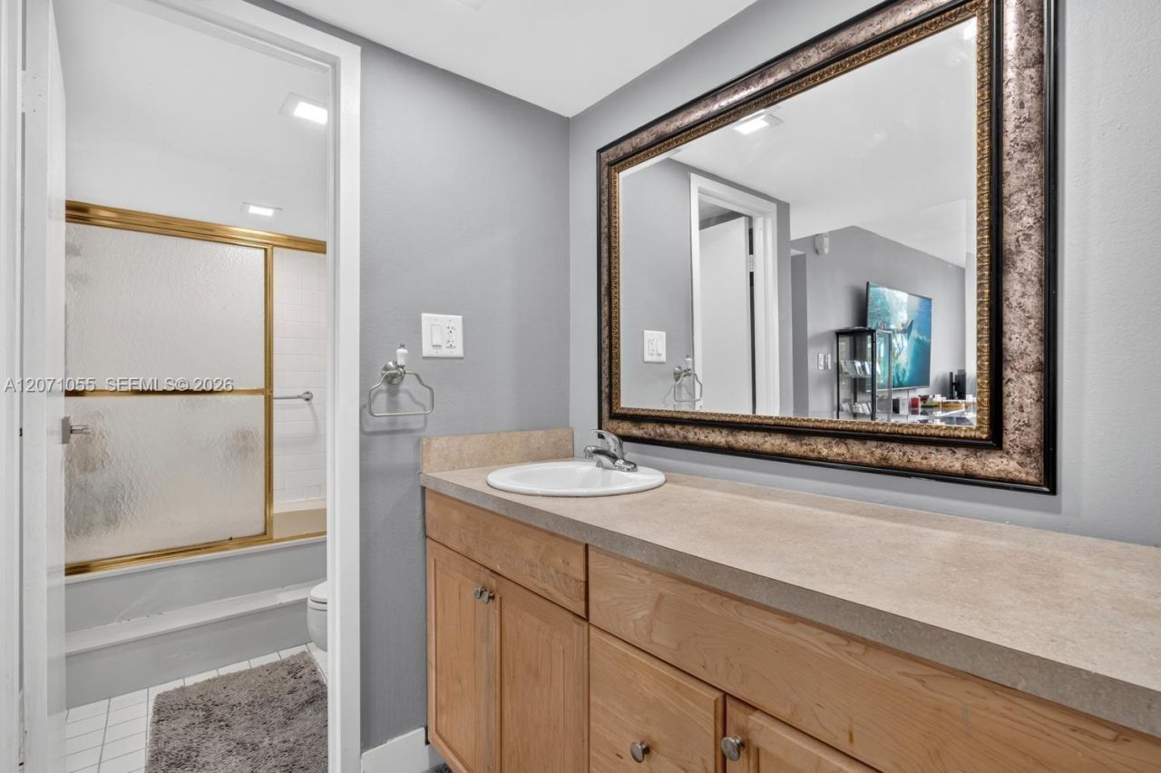 Please Call For Address, Unit 4E, North Miami Beach, FL 33160 Photo